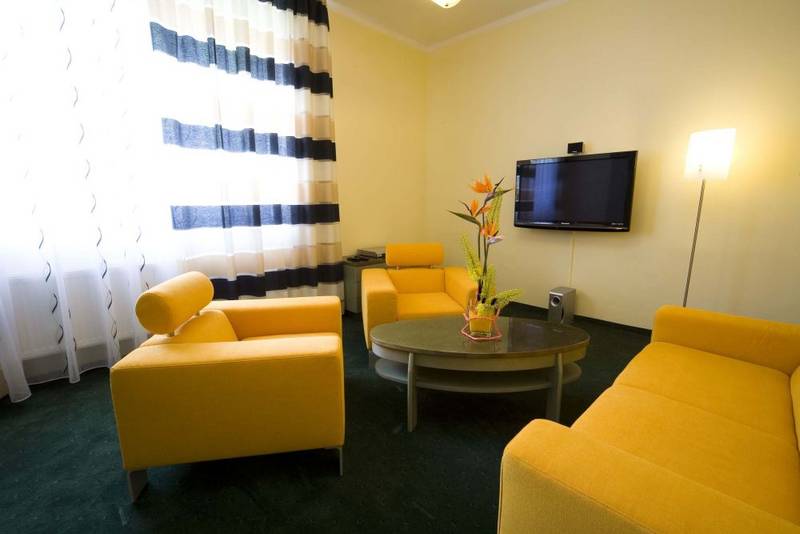 Deluxe Suite