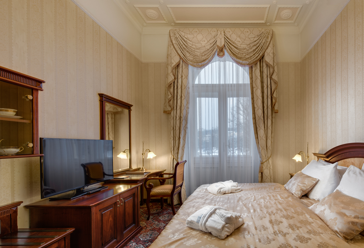 Executive Suite I.