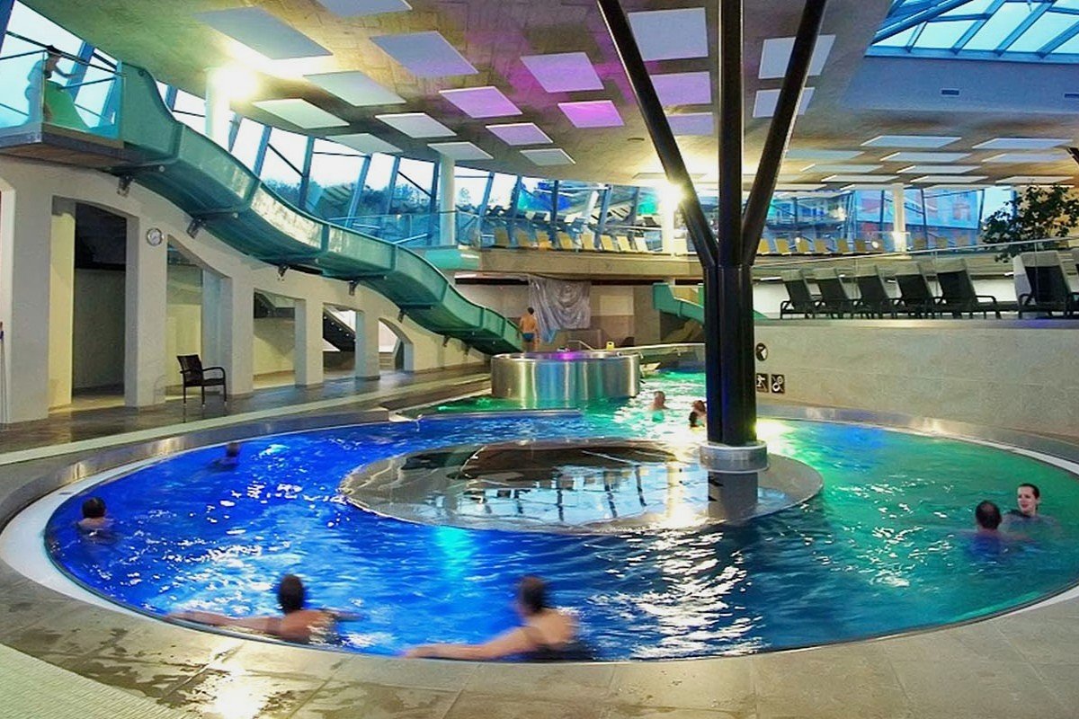 Pobyt rodzinny - 1 dziecko do lat 12 ZA DARMO 